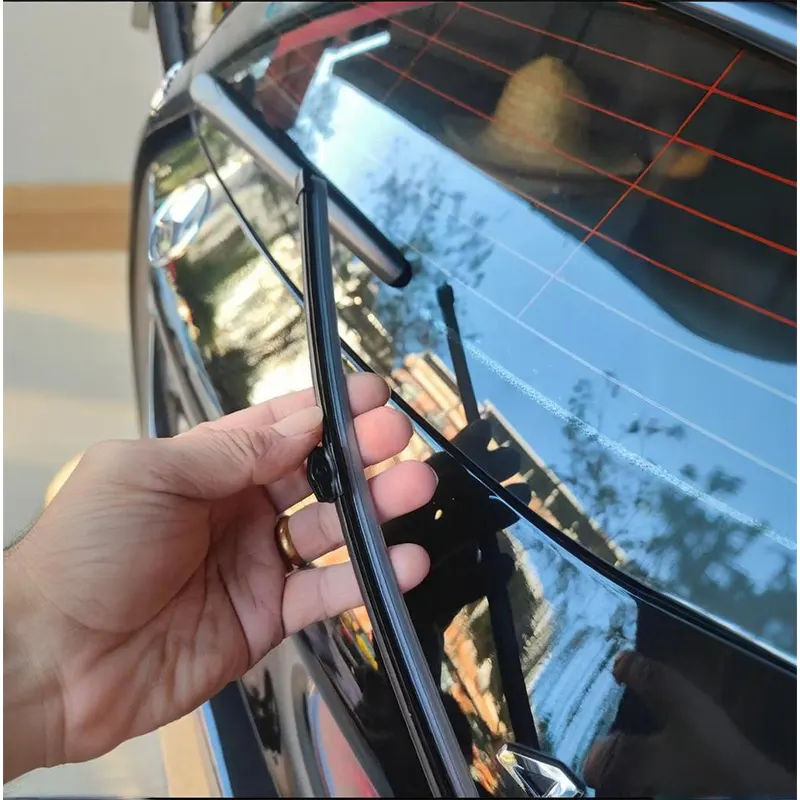 Cách cài đặt lưỡi gạt nước phía sau - Mẹo cho chủ xe & cơ học